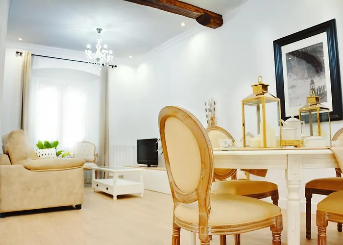 Lux Cityhall + Parking *