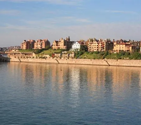 Lux Cityhall + Parking בילבאו