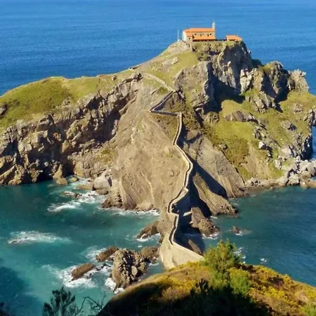 Lux Cityhall + Parking בילבאו