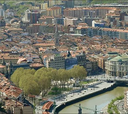 Lux Cityhall + Parking * בילבאו