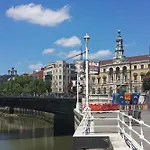 Lux Cityhall + Parking * ビルバオ